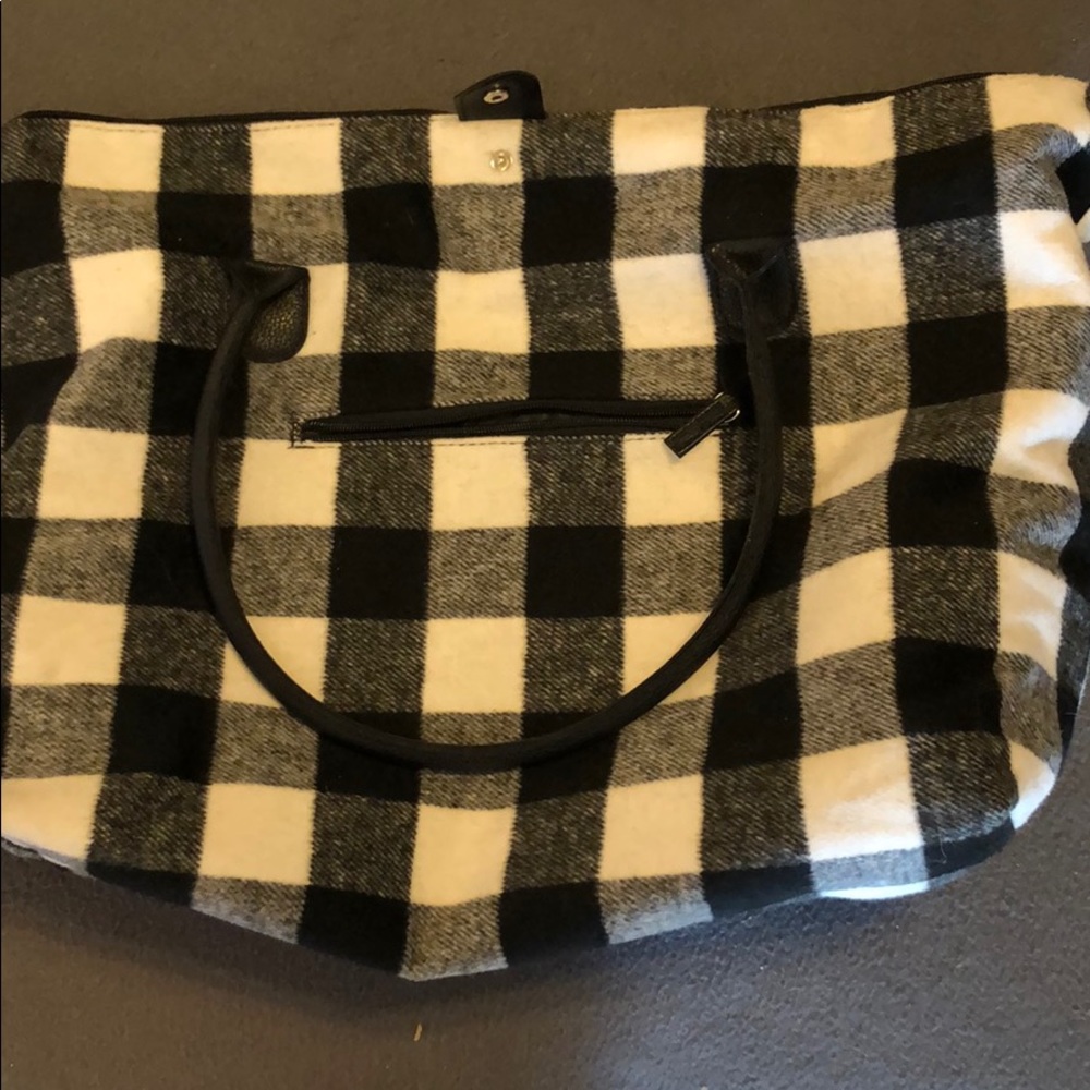 🌸Black and white plaid flannel Avon tote bag